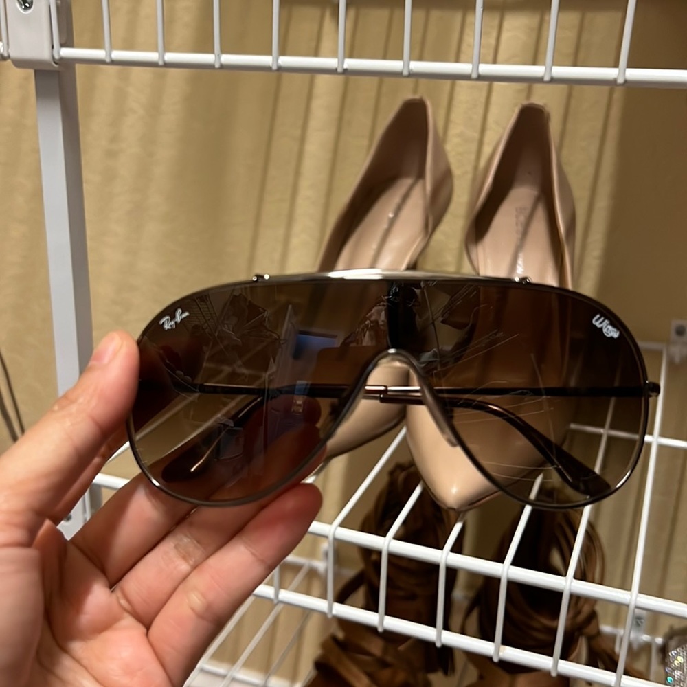 Never worn but no tags